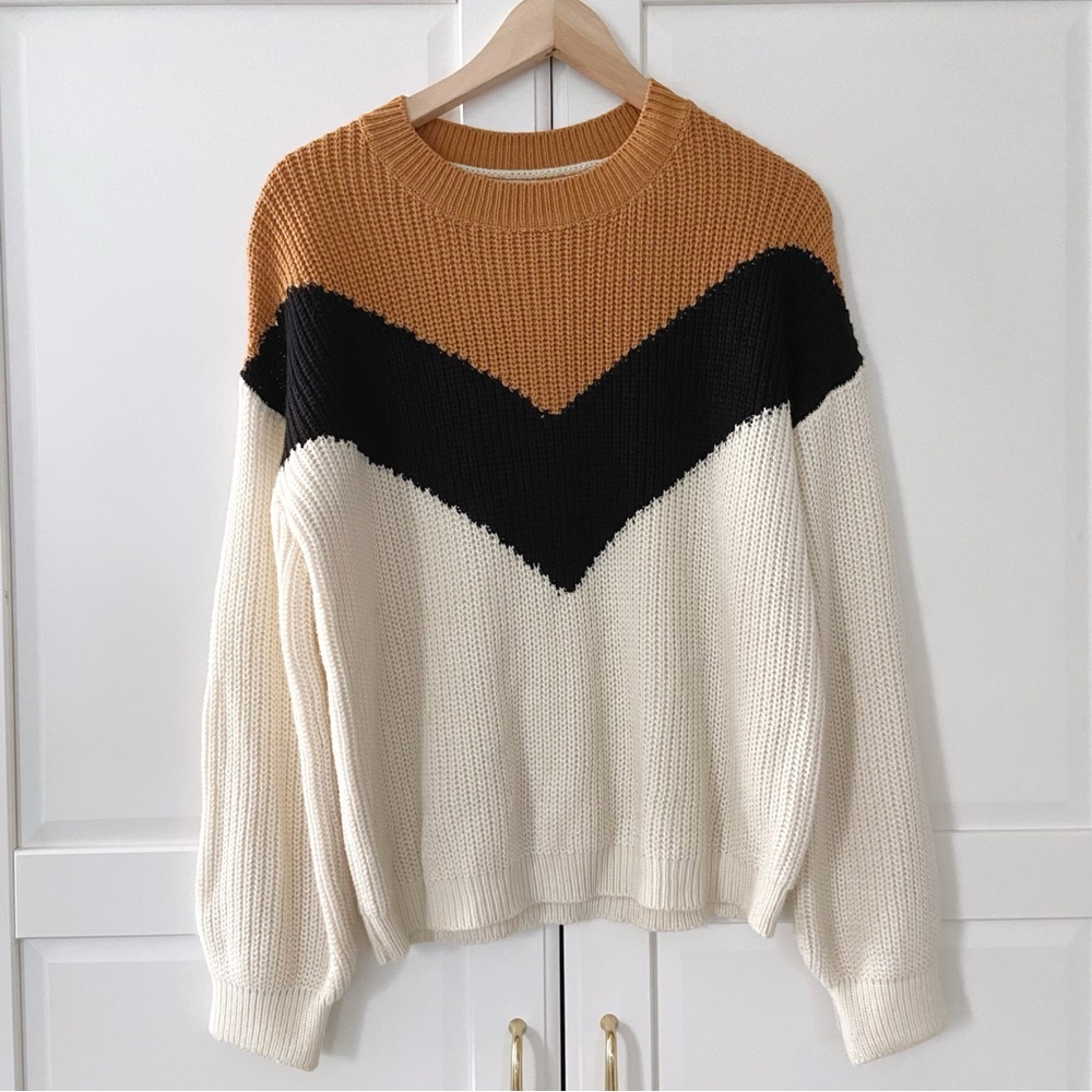V-Shape Colorblock Sweater - image 3